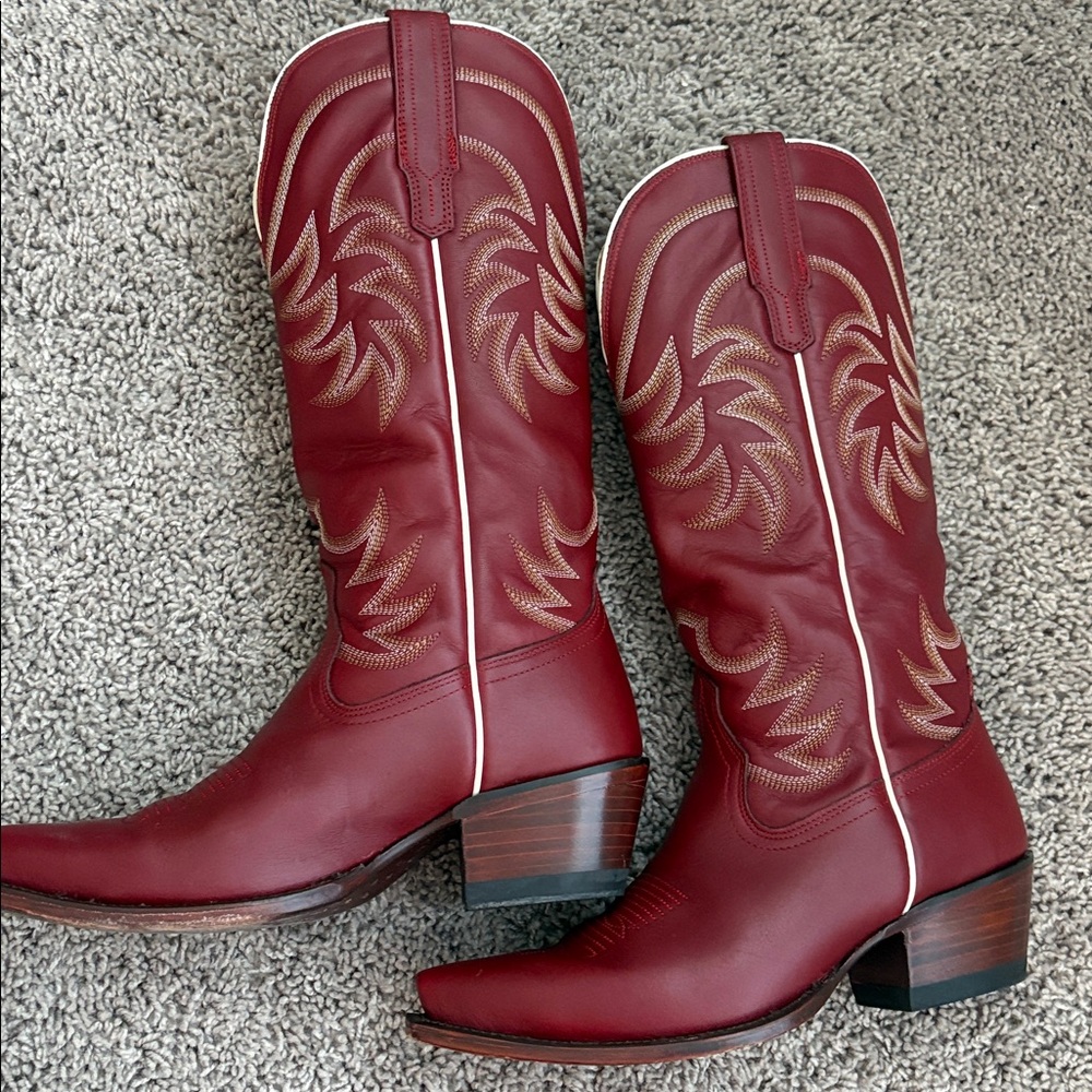 The Annie Tecovas Burgundy Heeled Boots with White Stitching - Picture 4 of 5